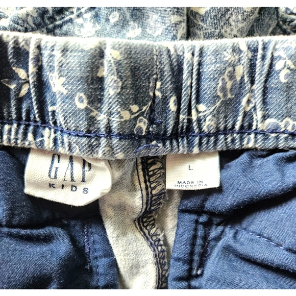 FREE WHEN ADDED TO BUNDLE - Gap Girls shorts - Picture 4 of 5